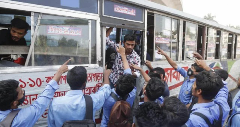 এখন থেকে শুধু শিক্ষার্থীদের জন্য ৭ দিনই বাসে ’হাফ পাস’