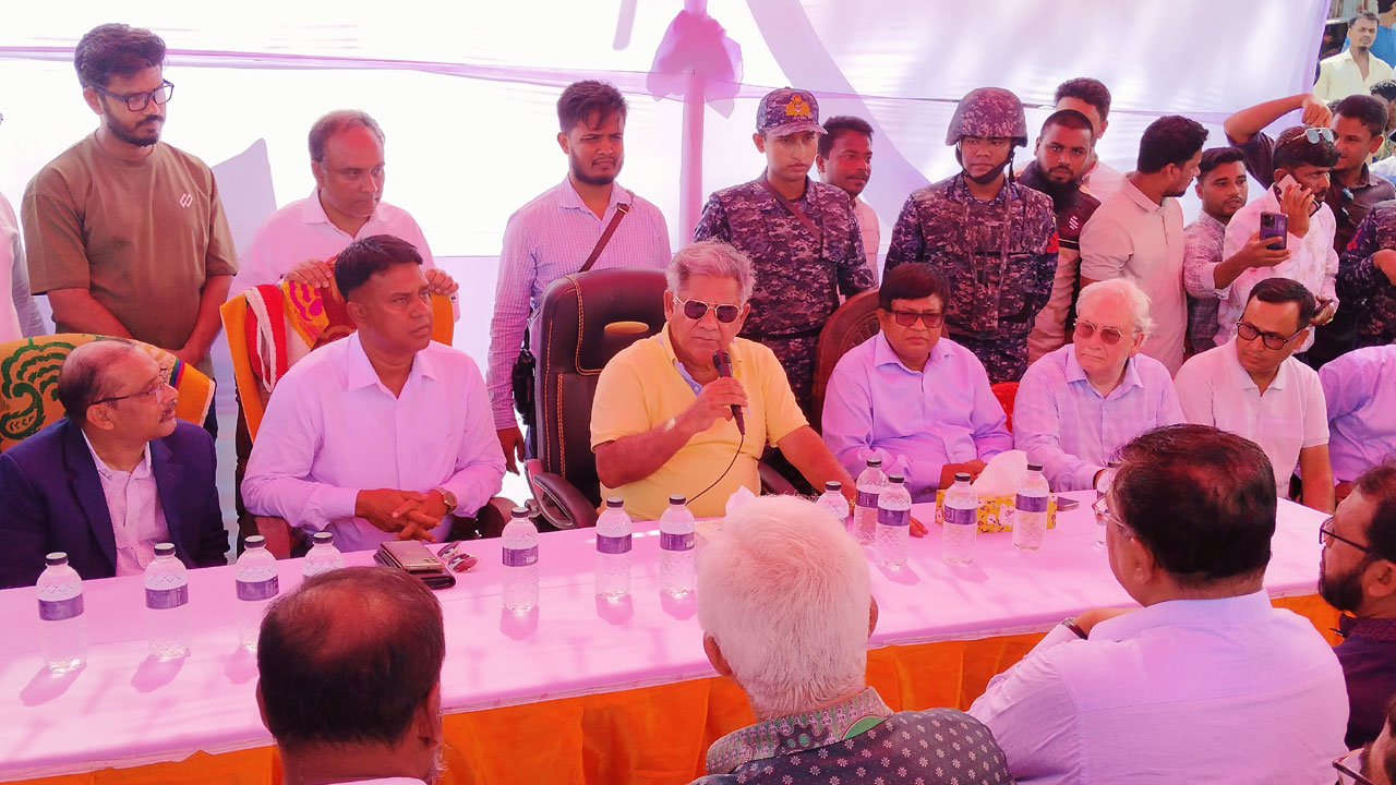 রাজনৈতিক নেতারা যেন ঘাট দখল করতে না পারে : উপদেষ্টা সাখাওয়াত