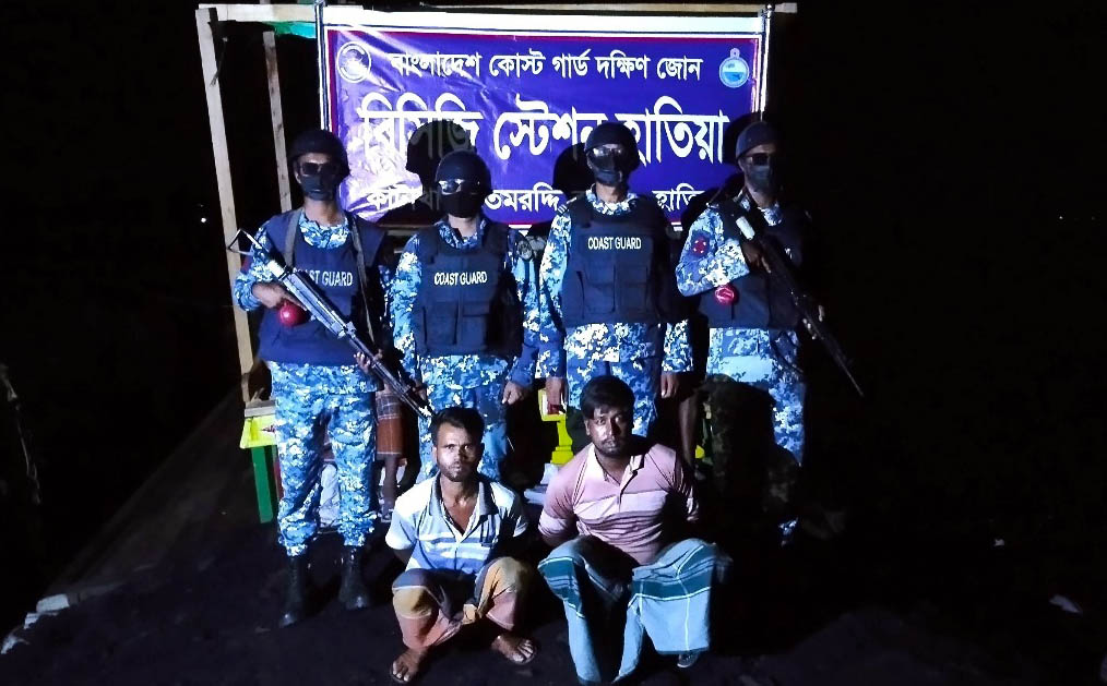হাতিয়ায় কোস্ট গার্ডের জালে ১৪০ টন চোরাই কয়লা, আটক ২