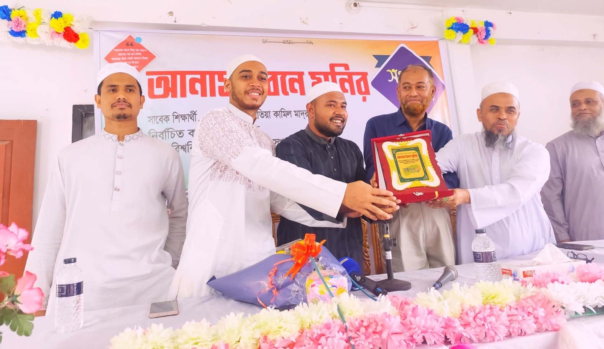 নোয়াখালীতে সংবর্ধনা পেলেন ডাকসুর কার্যনির্বাহী সদস্য আনাস বিন মুনির