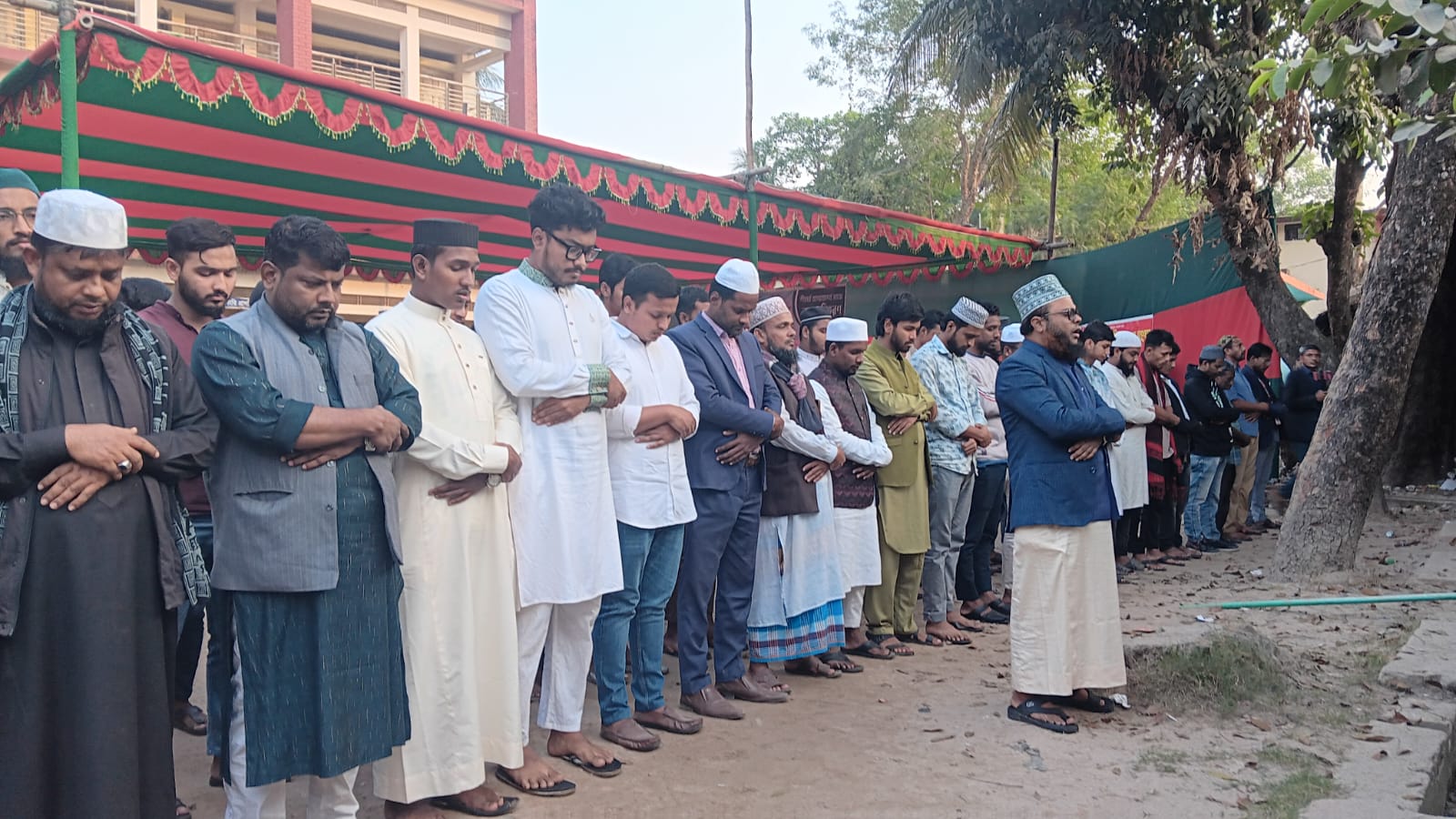 ওসমান হাদির হত্যা সেনবাগে গায়েবানা জানাজা অনুষ্ঠিত 