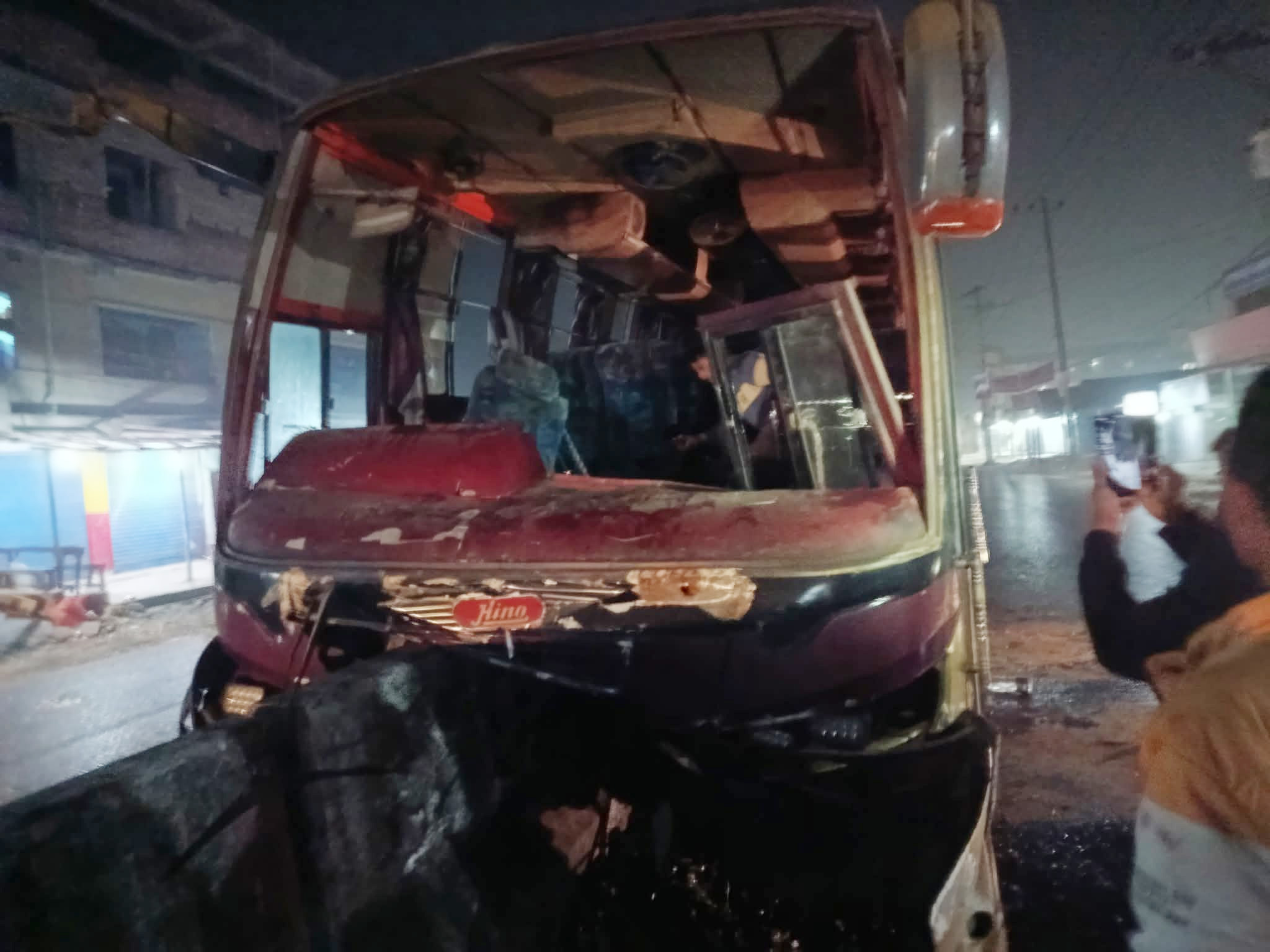 তারেক রহমানের সংবর্ধনা পথে দুর্ঘটনা বাগমারায় বিএনপি নেতাকর্মীদের বাস দুর্ঘটনা  আহত ৩০