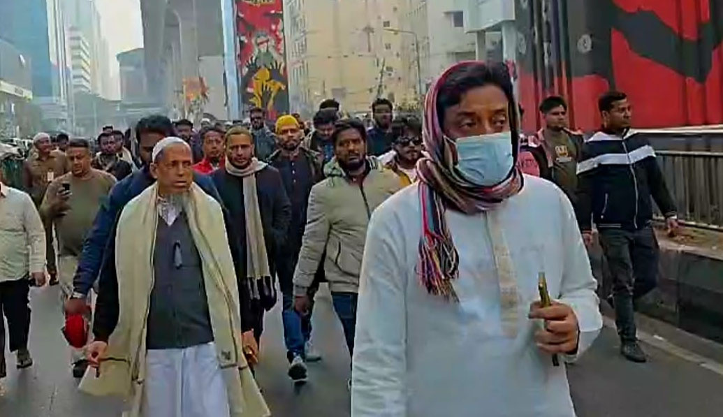 বেগম খালেদা জিয়ার জানাযা স্বতন্ত্র প্রার্থী কাজী মফিজুর রহমান নেতাকর্মীদের নিয়ে অংশ গ্রহণ 