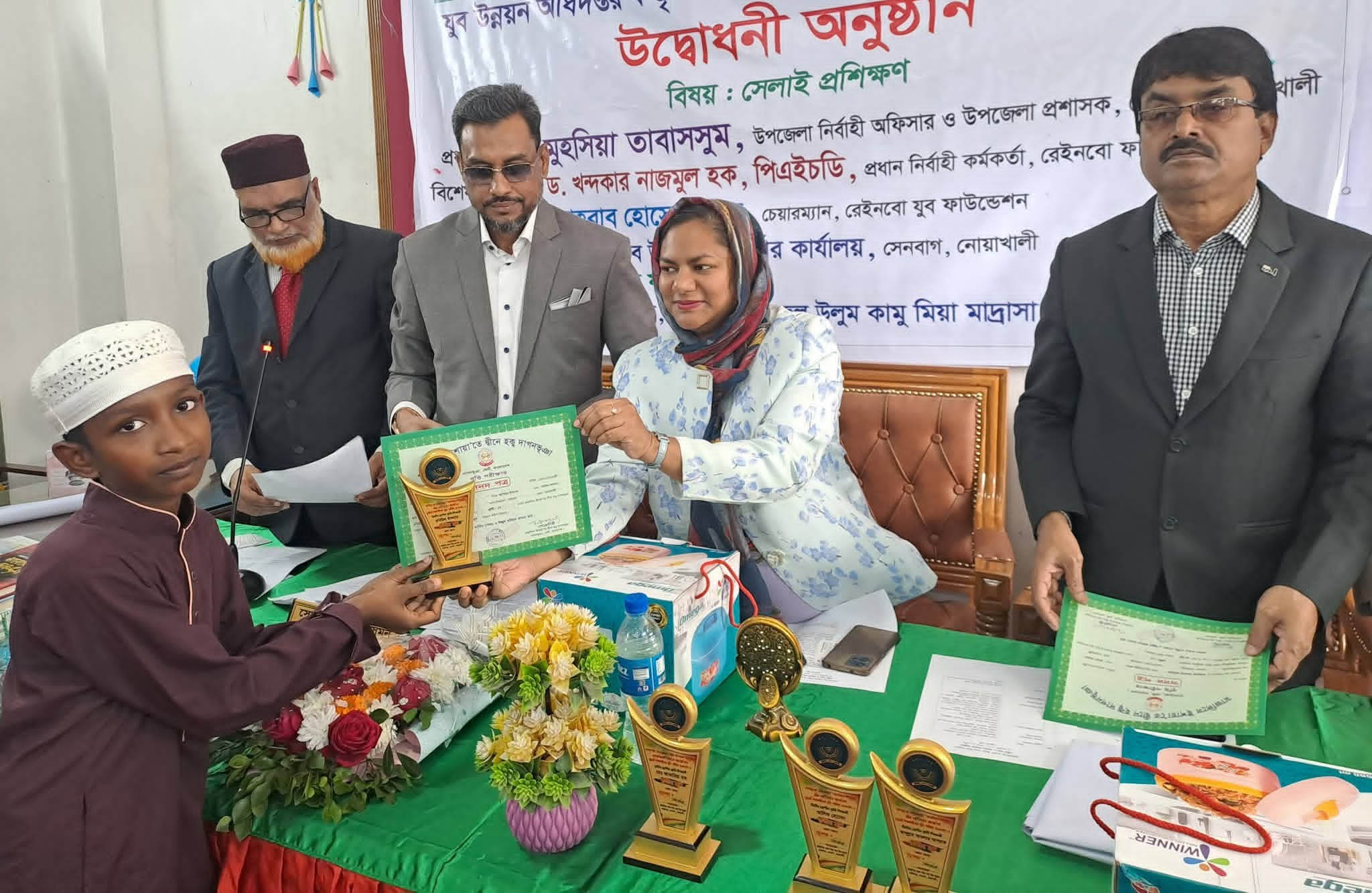 সেনবাগের মইজদীপুর দারুল উলুম কামু মিয়া মাদ্রাসায় নবীন বরণ ও পুরস্কার বিতরণ 