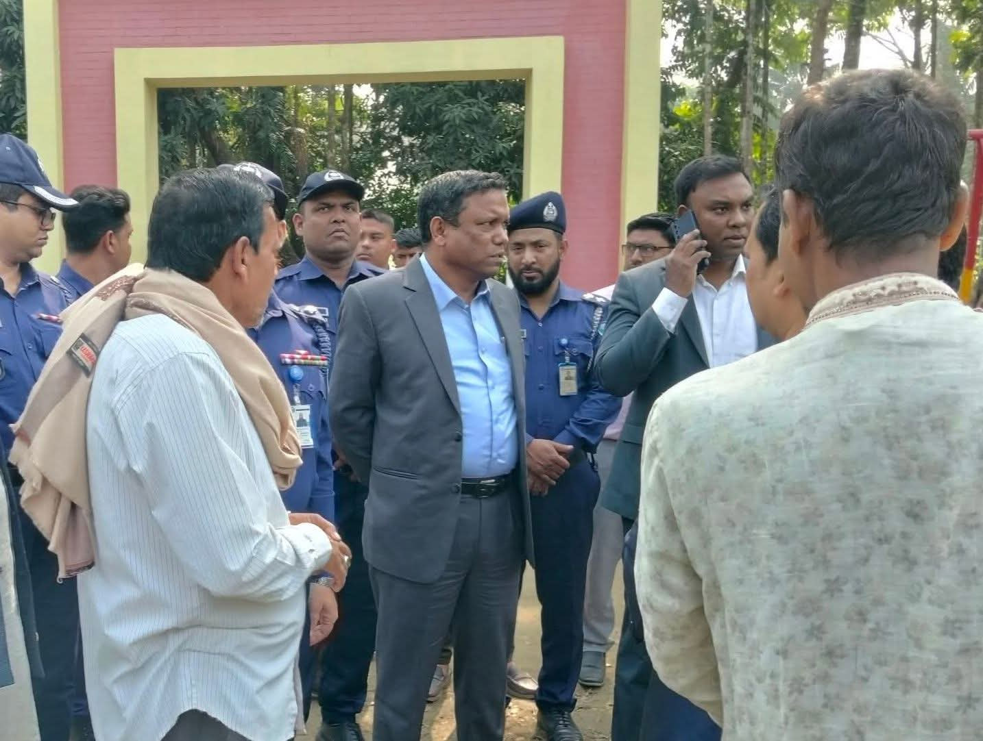 নোয়াখালী ৫ আসনের ঝুঁকিপূর্ণ ভোটকেন্দ্র পরিদর্শন করেন নোয়াখালী জেলা প্রশাসক