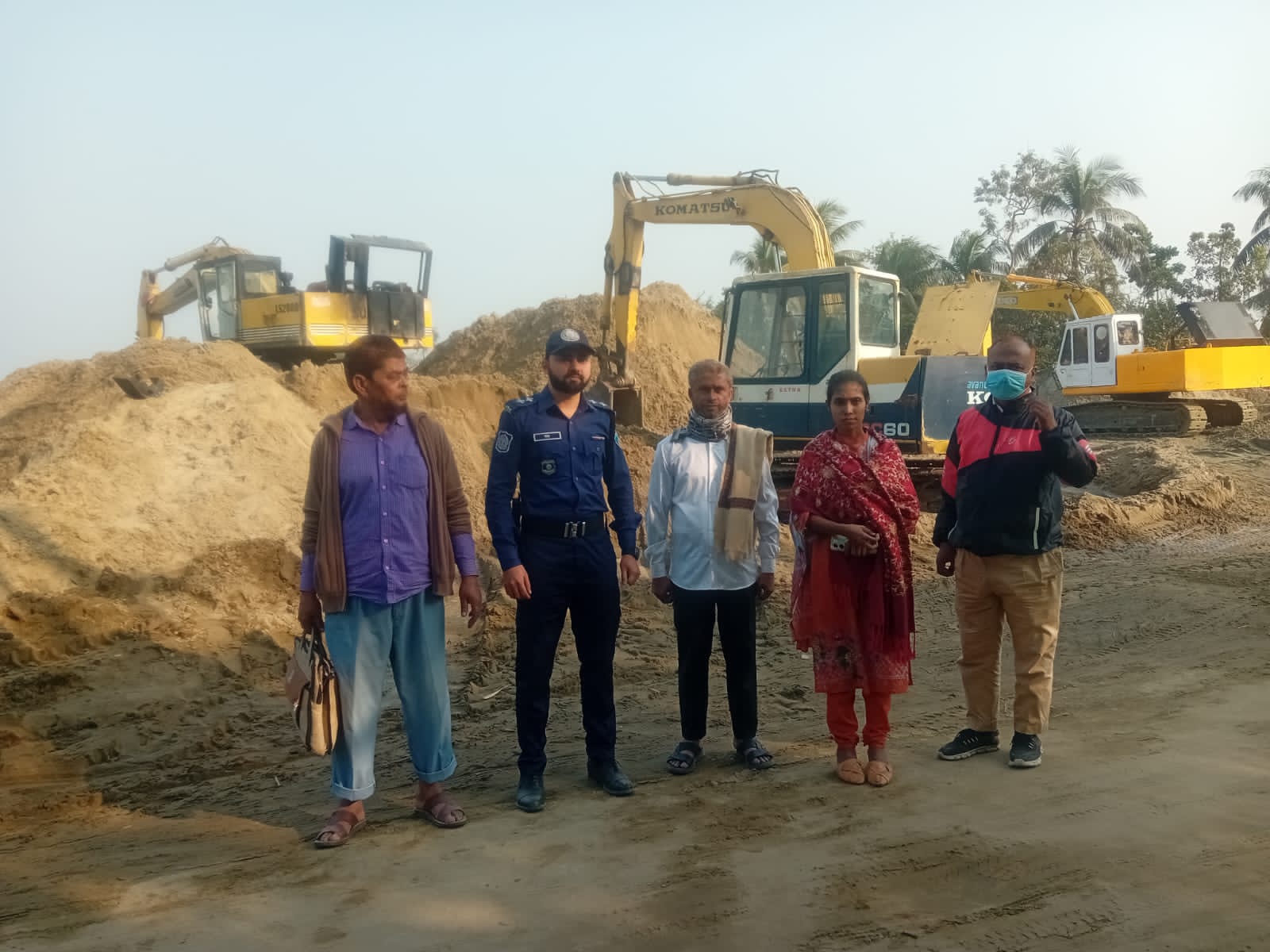 অবৈধ বালু উত্তোলনের দায়ে সোয়া দুলাখ টাকা অর্থদন্ড, এক্সেভেটর ও ট্রাক জব্দ