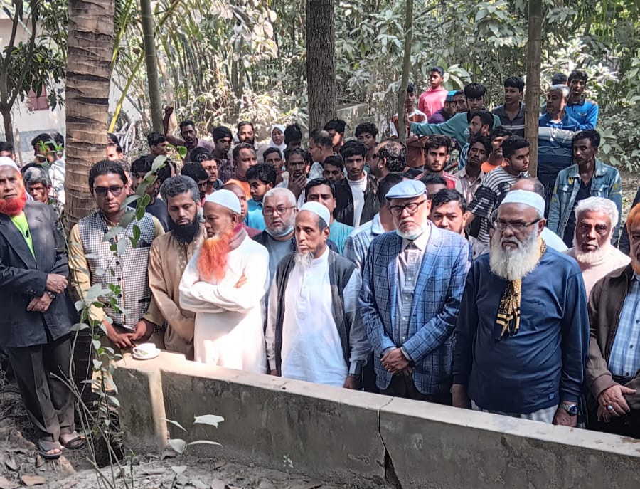 বিএনপি'র প্রয়াত নেতাদের কবর জিয়ারতের মাধ্যমে প্রচারণা শুরু করলেন  স্বতন্ত্র প্রার্থী কাজী মফিজুর রহমান 