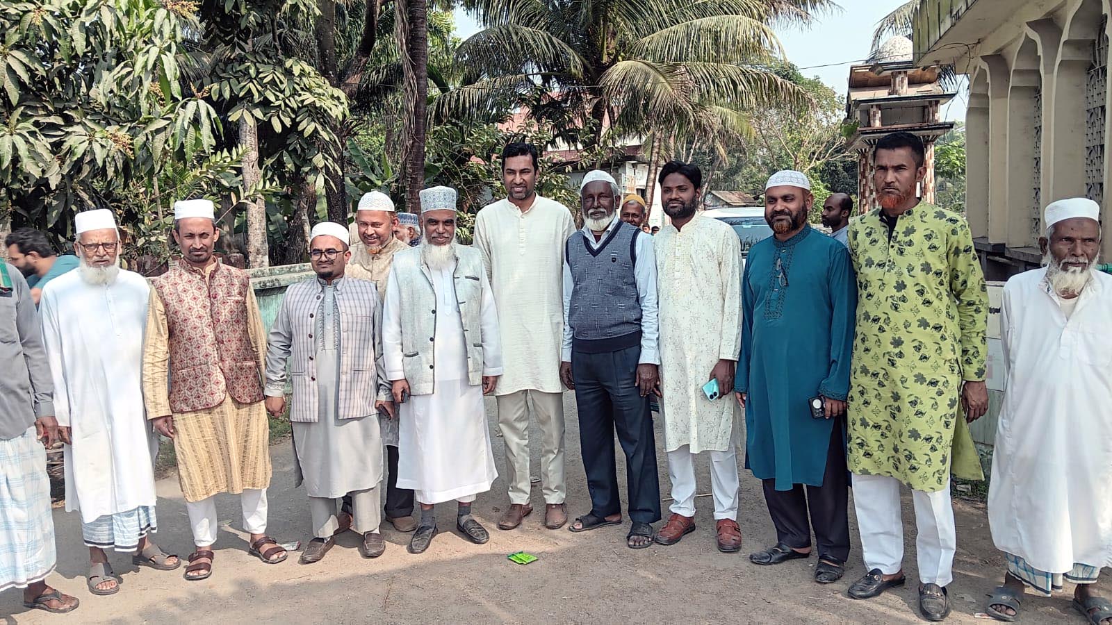 সেনবাগে ১০ দলীয় জোটের প্রার্থী সুলতান জাকারিয়ার সাথে দেড় ঘণ্টা