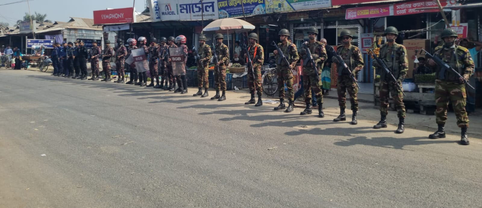 নোয়াখালীতে যৌথ বাহিনীর টহল শুরু: অপরাধীদের কঠোর হুঁশিয়ারি
