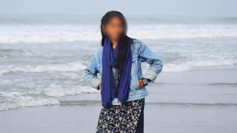 শিক্ষাসফর থেকে সোজা প্রেমিকের বাড়ি, স্কুলছাত্রীর কাণ্ডে বিপাকে শিক্ষকরা