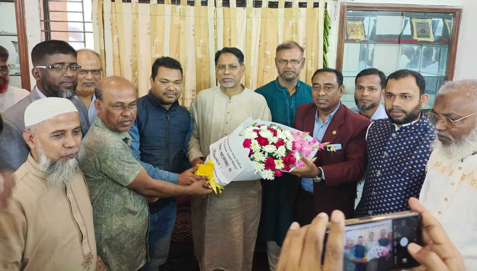 ফখরুল ইসলামকে কোম্পানীগঞ্জ উপজেলা শিক্ষক সমিতির ফুলেল শুভেচ্ছা