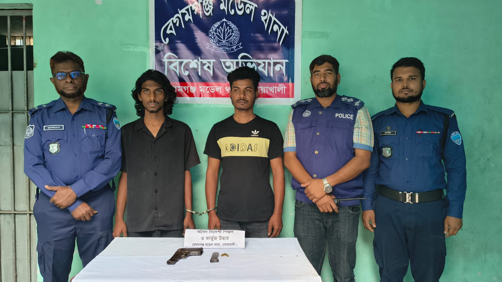 বিদেশি পিস্তল ও গুলিসহ দুই অস্ত্রধারী গ্রেফতার