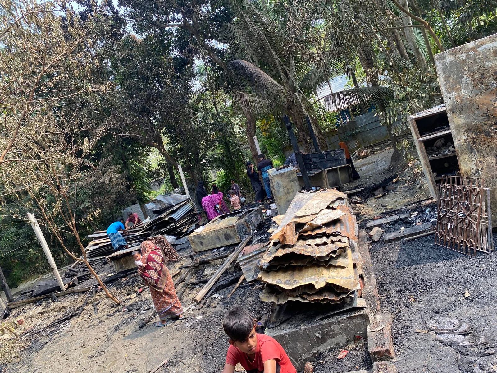 কোম্পানীগঞ্জে ভয়াবহ অগ্নিকাণ্ডে ৫ ঘর পুড়ে ছাই