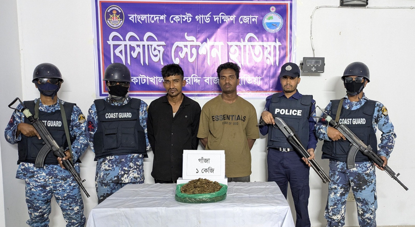 হাতিয়ায় যৌথ অভিযানে ১ কেজি গাঁজাসহ দুই মাদক কারবারি গ্রেপ্তার